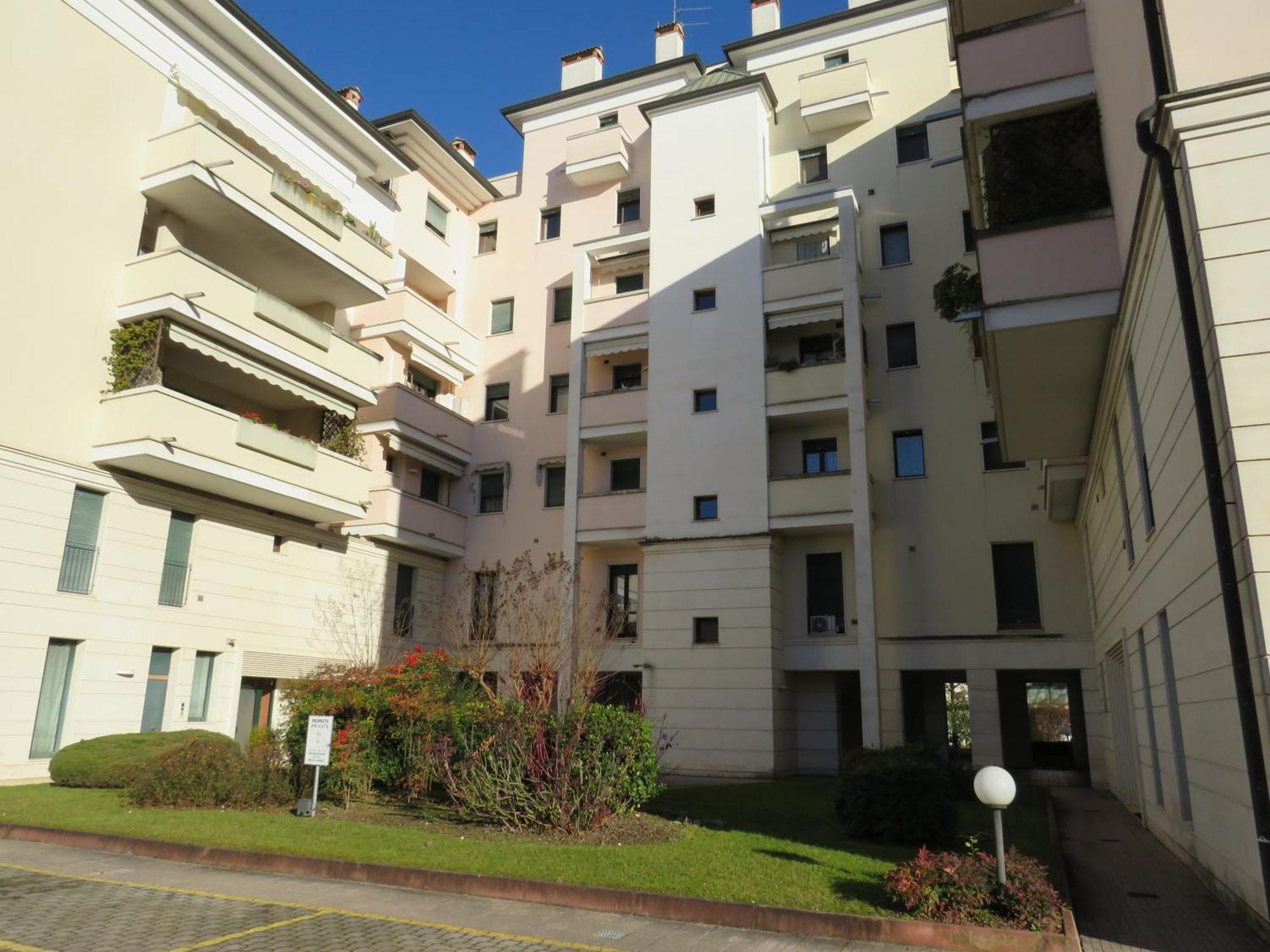 Palladium Cozy Suite Close To Downtown And Exibition Center فيتشنزا المظهر الخارجي الصورة